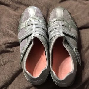 Sketchers gold Velcro shoes